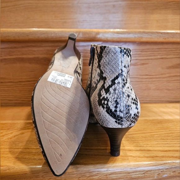 Clarks Ankle Boots - Picture 5 of 6